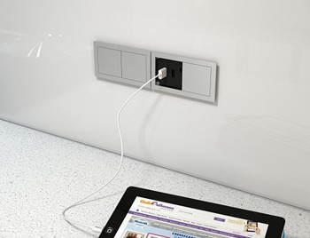 Электроустановочный модуль со сдвигаемой крышкой VersaHIT MONO (2 USB 5V, олово)