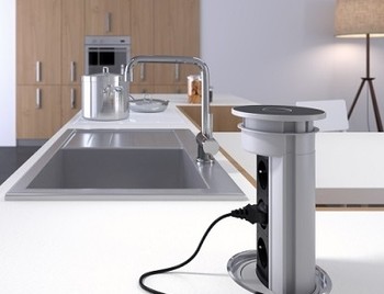 Вертикальный розеточный модуль VersaELIT ( 3 розетки 220V, анодированный алюминий )