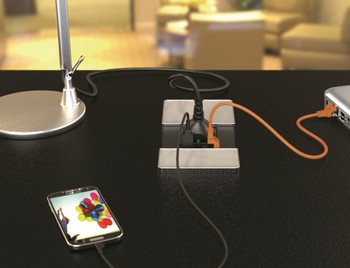 Электроустановочный модуль с раздвижной крышкой VersaPAD (1 розетка 220V + 2 USB 5V, сталь)